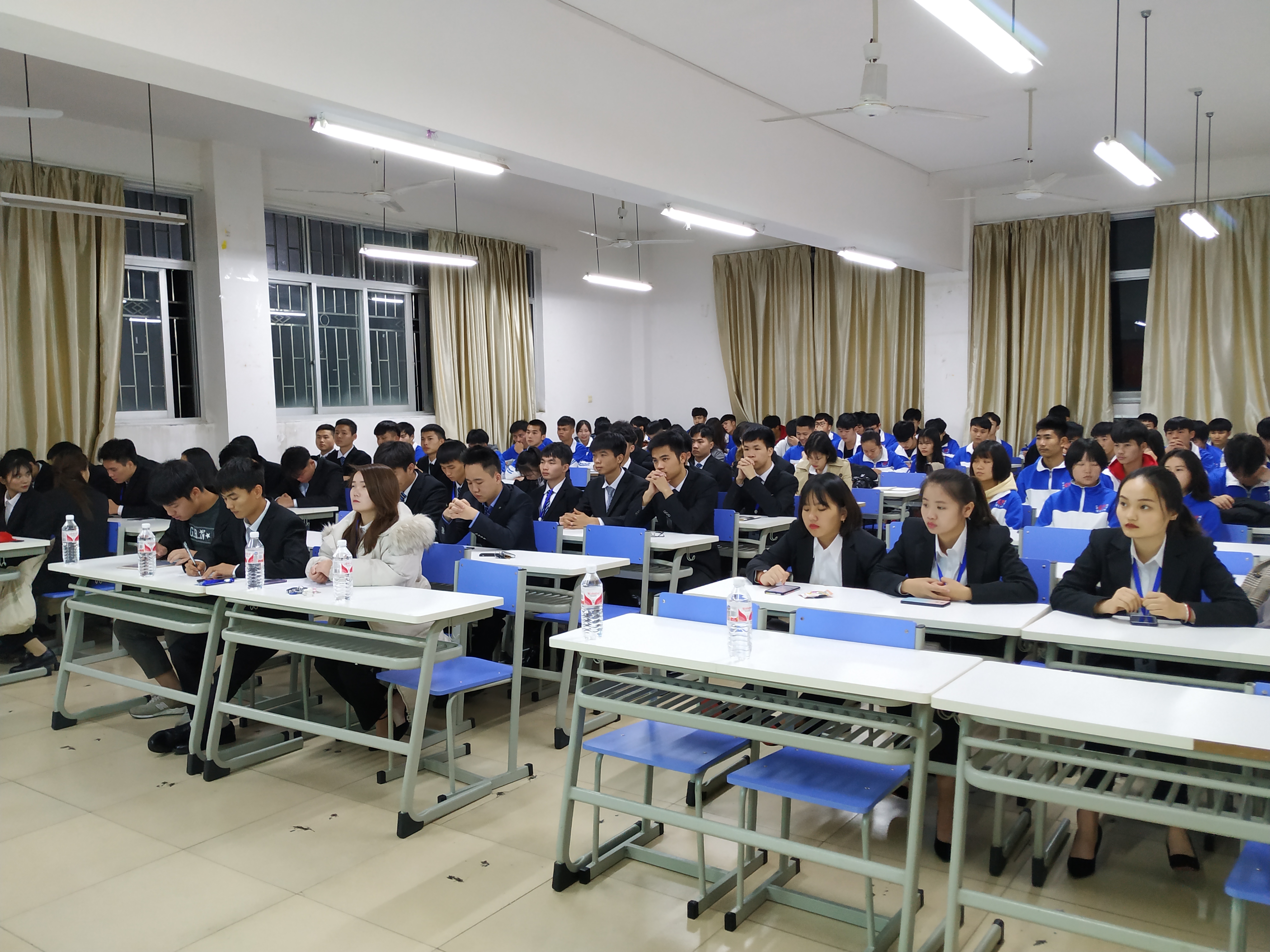 电子信息工程学院学生会第三届第一次全体大会圆满结束